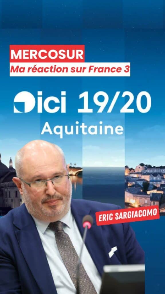 Député européen Eric Sargiacomo lors d'une réunion sur la politique en Aquitaine, portant une veste bleue et une cravate, dans un cadre urbain.